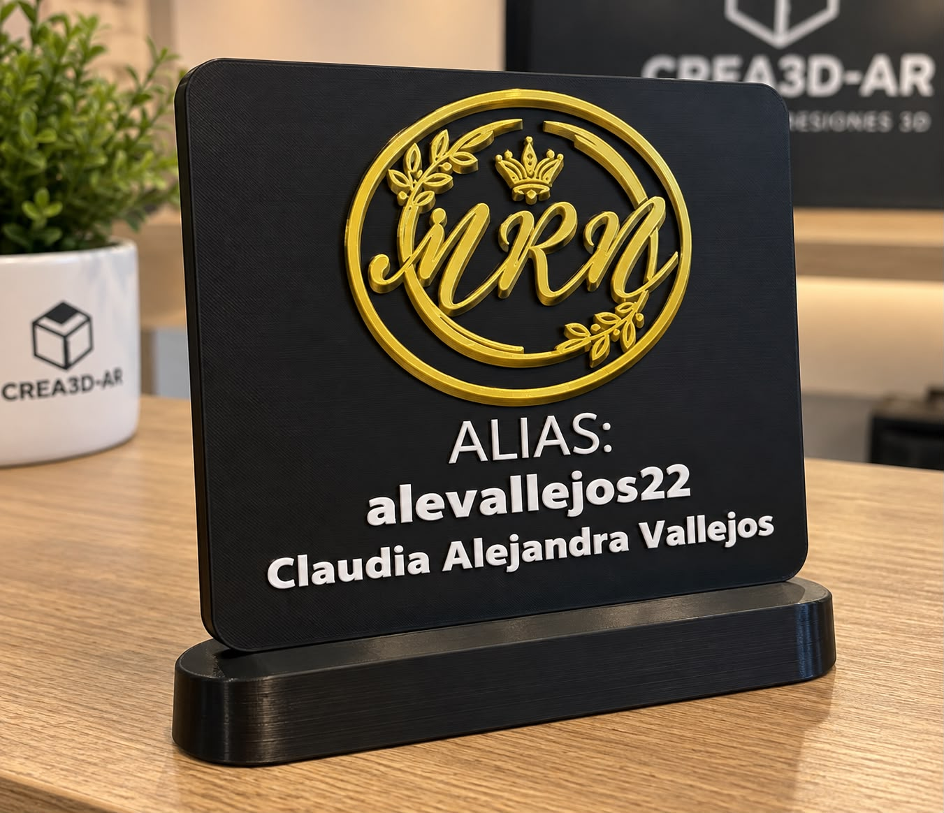 Cartel con logo y alias impresos en 3D