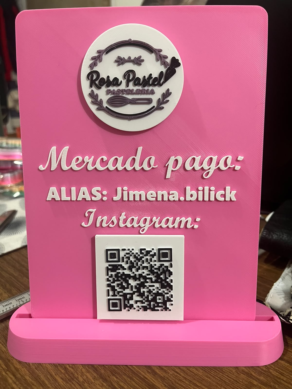 Cartel QR para pastelería impresos en 3D